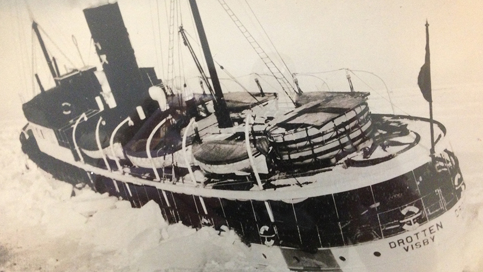 Fartyget Drotten - svartvit bild